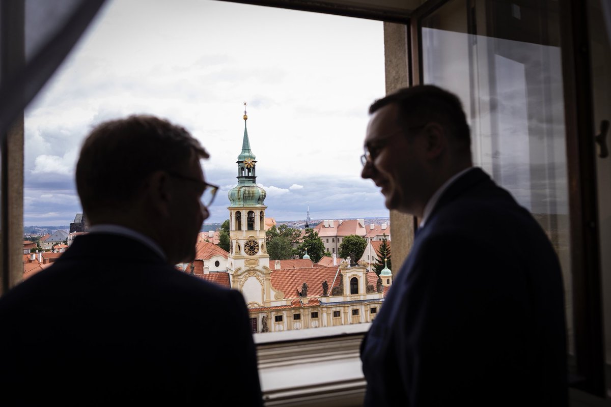 #Tschechien &amp; Deutschland sind politisch, kulturell &amp; wirtschaftlich eng verbunden. Unsere Freundschaft ist keine abstrakte Zusammenarbeit, sondern gelebter Alltag &amp; Nachbarschaft in der Grenzregion. Sprache ist dabei Brücke für Vertrauen &amp; Verständnis. <a href="/AussenMinDE/">Johann Wadephul</a> in #Prag 1/3