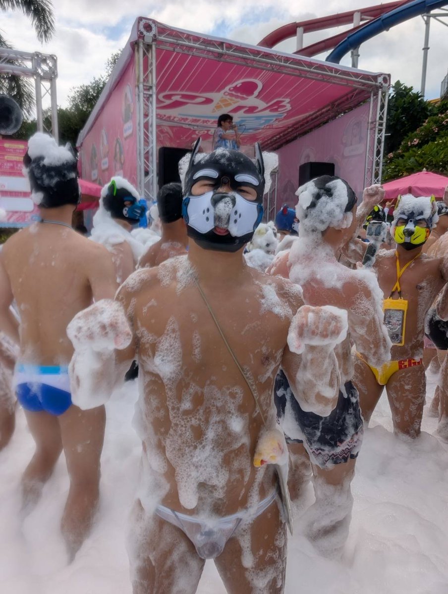 犬之日
狗狗、音樂
只差手上再握一杯酒