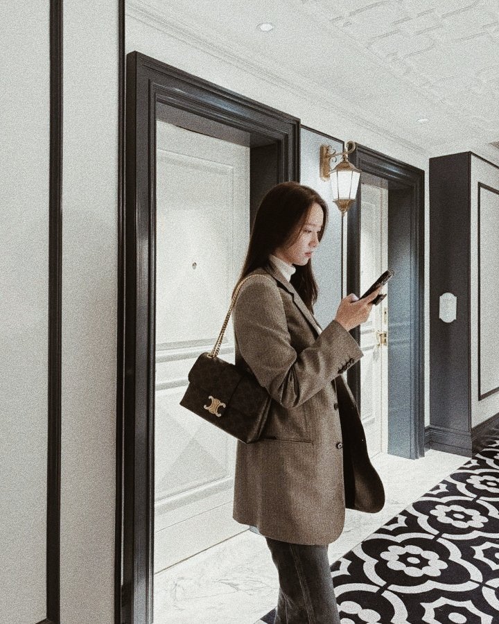 deCrouseclair's tweet image. ㅤㅤ
ㅤㅤ
🏢    ⦙    Penampakan super lelah setelah bekerja. Mulai kepikiran, kayanya emang enakan dinafkahin aja.

ㅤ