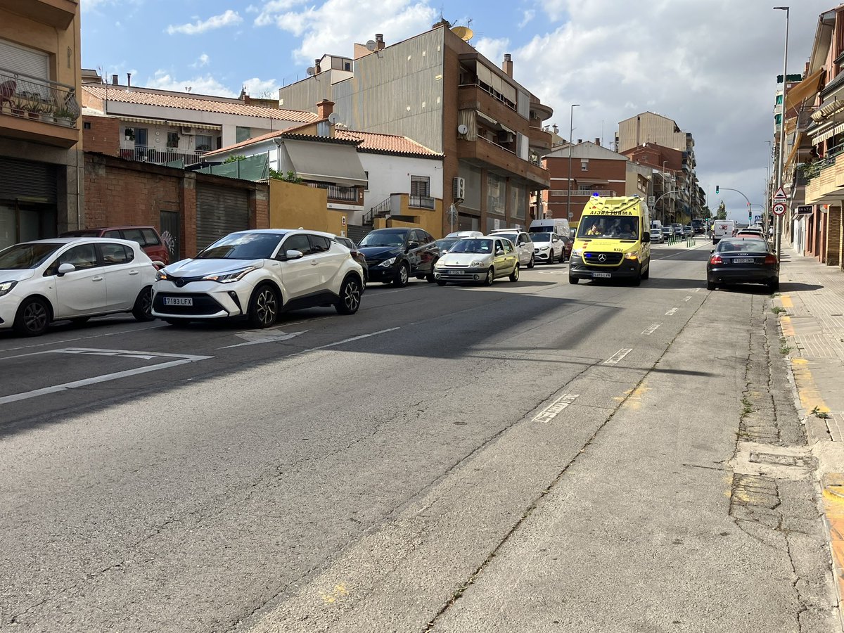 JamairalJess's tweet photo. He aquí de nuevo lo que es la Av. de l’Estatut y sus frecuentes retenciones con su 40% de tránsito de paso.
#rubicity @AjRubi @PSCRubi @ecprubi @esquerrarubi 

#avdalestatutrubí: un carretera que reivindica ser un carrer. 🚨⚠️🚧

#milloremrubi https://t.co/mlGfZ8tQVa