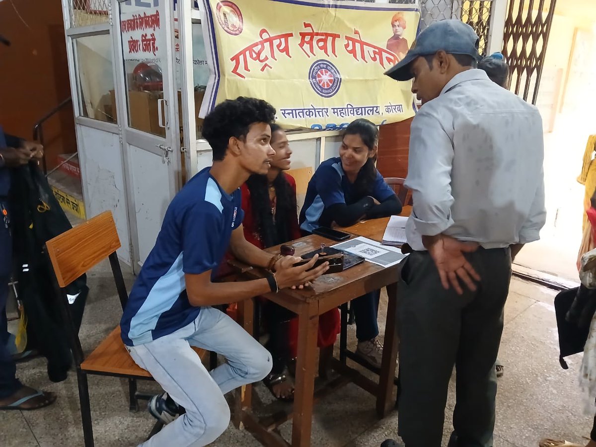 swarnkar_richa's tweet photo. #nss_units द्वारा #college में #new_students के लिए #help_desk में किया जा रहा काम @_NSSIndia @mybharatgov @YASMinistry @mybharatgov @nssrddelhi @Rajkumarnss @mpanktiya @NSSRDUPUK @Abvvbilaspurcg @nssabvuCG @manojsinha812 @YKTiwari68 https://t.co/u1VfRmXiIs