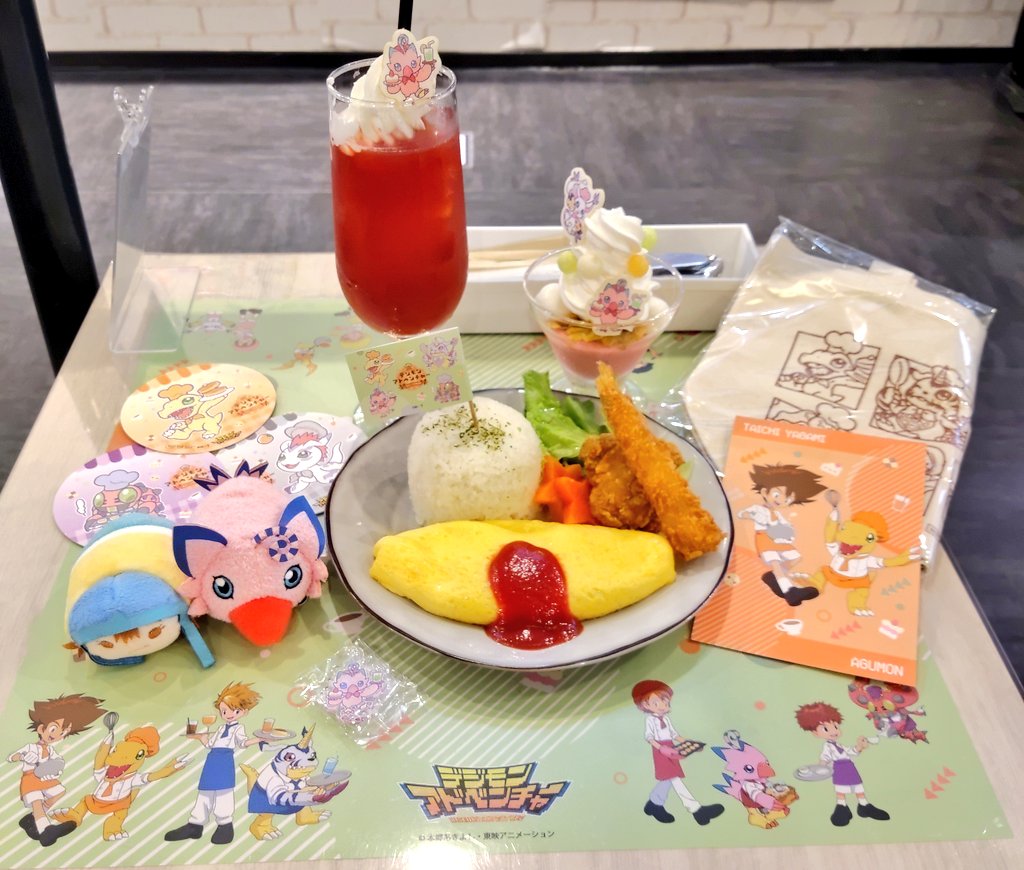 hamu_ym's tweet image. デジモンカフェ！コラボドリンクは大抵甘いから、ピヨモンドリンク甘くなくてビックリした。パフェはめちゃくちゃ甘かった。