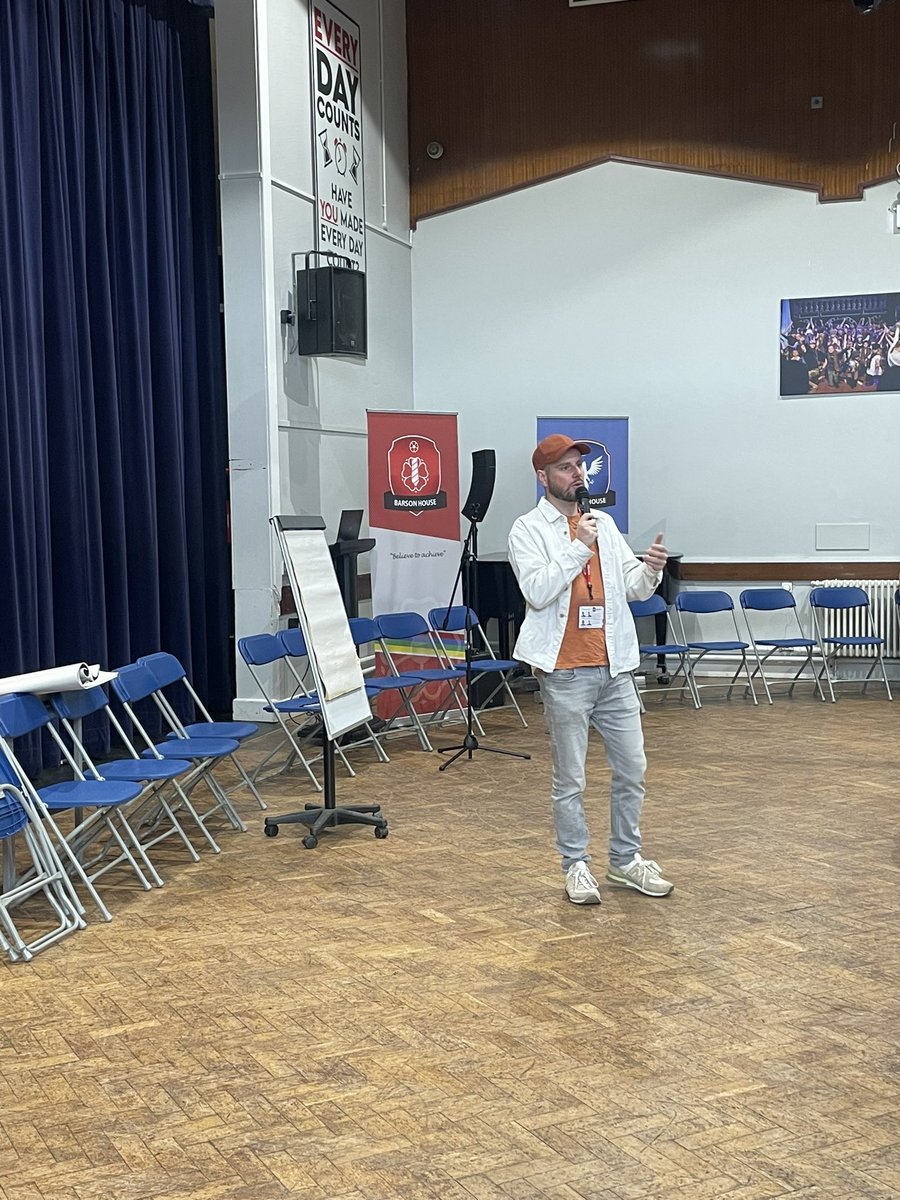 holmfirthhigh's tweet photo. Always a pleasure to have World Champion Freestyle Rapper, poet, storyteller and songwriter- Rob Bradley in school. Working with Year 7, today we talked about rhymes and rhythms, passion and confidence. Some great performances from our pupils at the end. Thanks Rob 🙏🎵🎤✍️ https://t.co/bKgeADpwWF