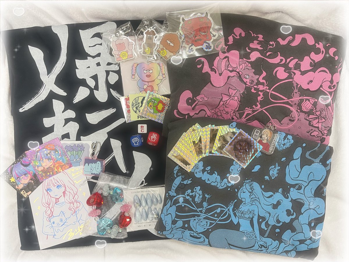 2日間デザフェス楽しかった🥰ᩚ
暑すぎたけど、、、毎回可愛いものがたくさんでどこの空間にいてもわくわくした❣️
かわいくて結局どっちも手にしてしまったTシャツ🩵🩷
出店者さんたち…暑い中お疲れ様でした✨👩‍🔬 
#デザフェス61
#デザフェス戦利品
