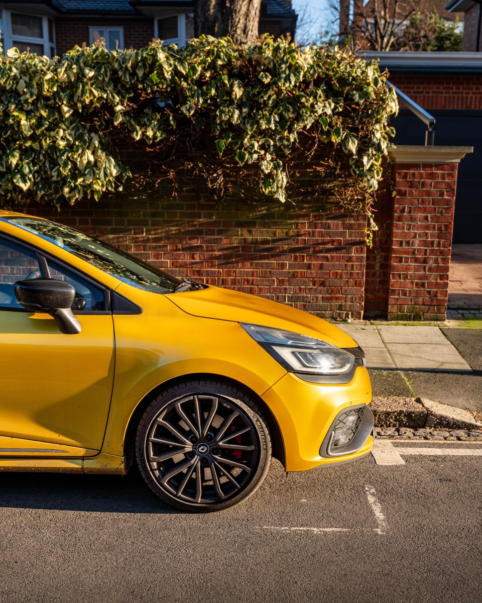 Fresh rubber for when the Monday commute is hitting hard 😏

📸: @RChanPhoto

#Michelin