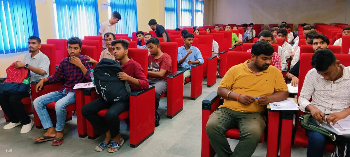 GEC_Jamui's tweet photo. Government Engineering College, Jamui witnessed a surge of students and parents in the first round of https://t.co/IWFNSNUx0B admissions. 
@DSTTEBihar https://t.co/K7dClpcLhz