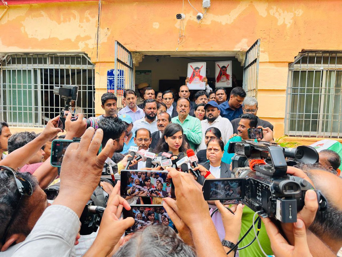 All India Mahila Congress (@mahilacongress) on Twitter photo Today, Congress MLA <a href="/sofiafirdous1/">Sofia Firdous</a> ji, along with senior members of the Congress party, filed an FIR at Lalbag Police Station, Cuttack (Odisha), against the misleading, edited video circulating with the image of LoP Shri Rahul Gandhi ji.
ЁЯУН Odisha Today, Congress MLA <a href="/sofiafirdous1/">Sofia Firdous</a> ji, along with senior members of the Congress party, filed an FIR at Lalbag Police Station, Cuttack (Odisha), against the misleading, edited video circulating with the image of LoP Shri Rahul Gandhi ji.
ЁЯУН Odisha