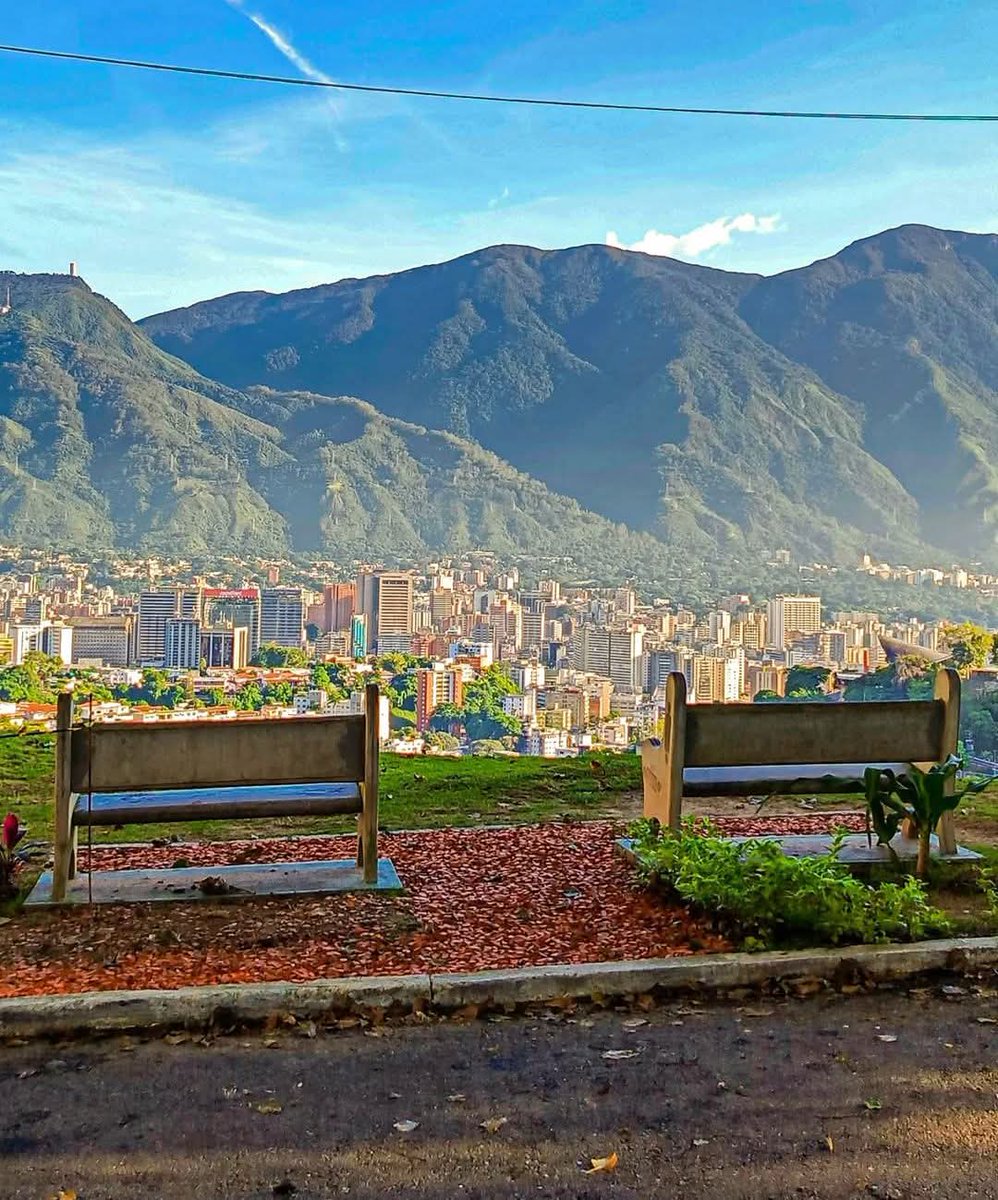 El Valle de Caracas desde las Colinas de Bello Monte...🇻🇪
