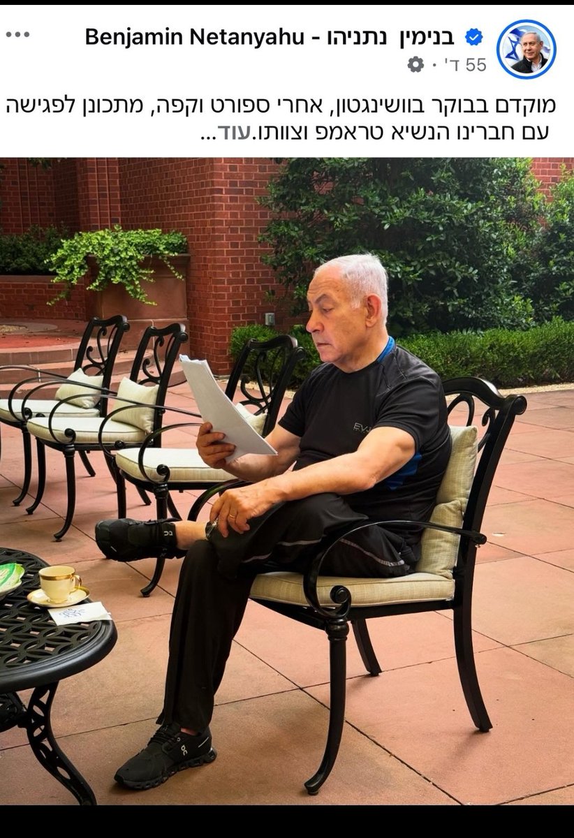 Davidpalmar24's tweet image. נתניהו קורא את ההנחיות שבנט כתב לו לפני הכניסה לפגישה עם טראמפ
@SweetBennet