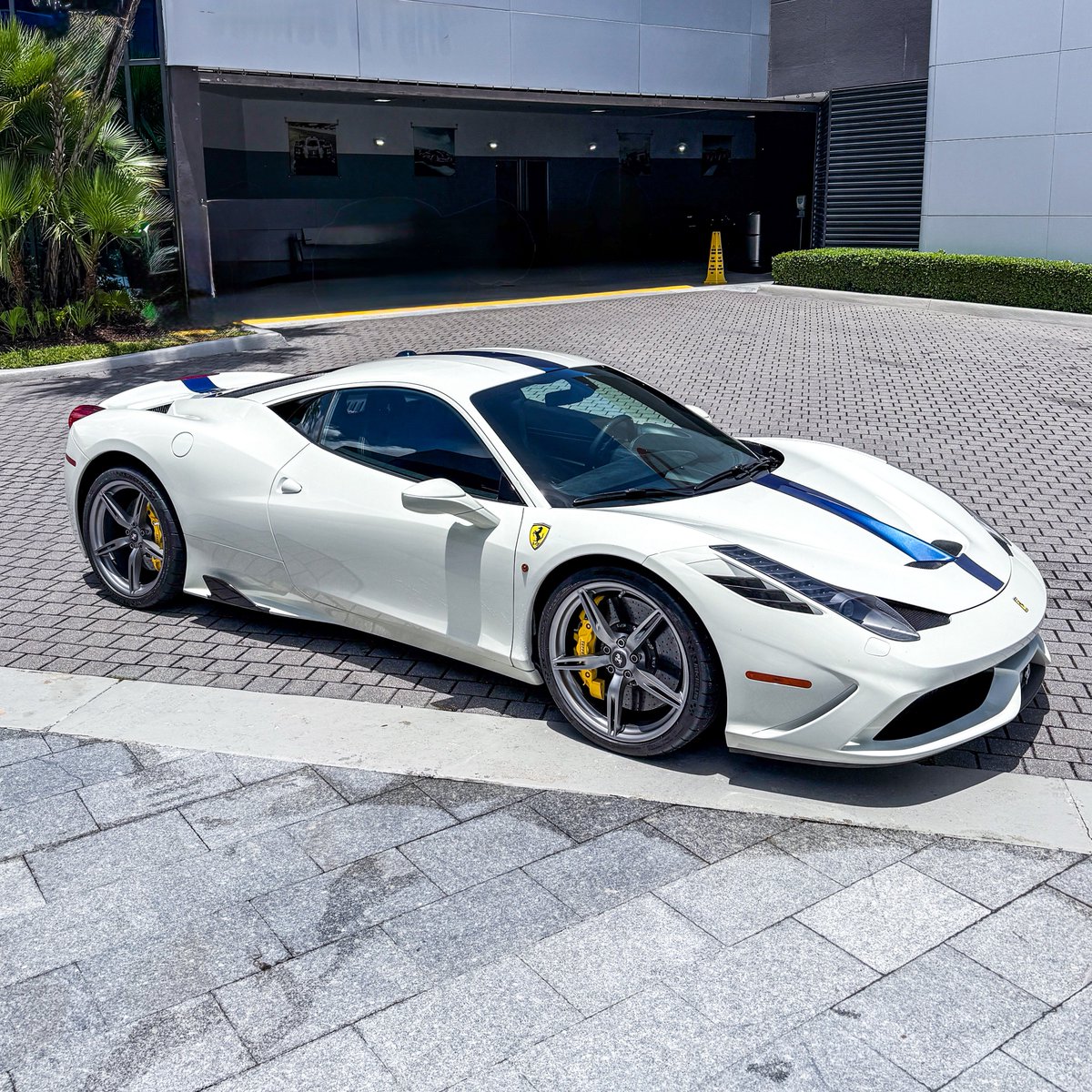 KFLETCH___'s tweet image. One of the last great Ferrari’s ever made. Time for a fun morning. 458 Speciale! A car that’s gained $600k in value in the last 5 years