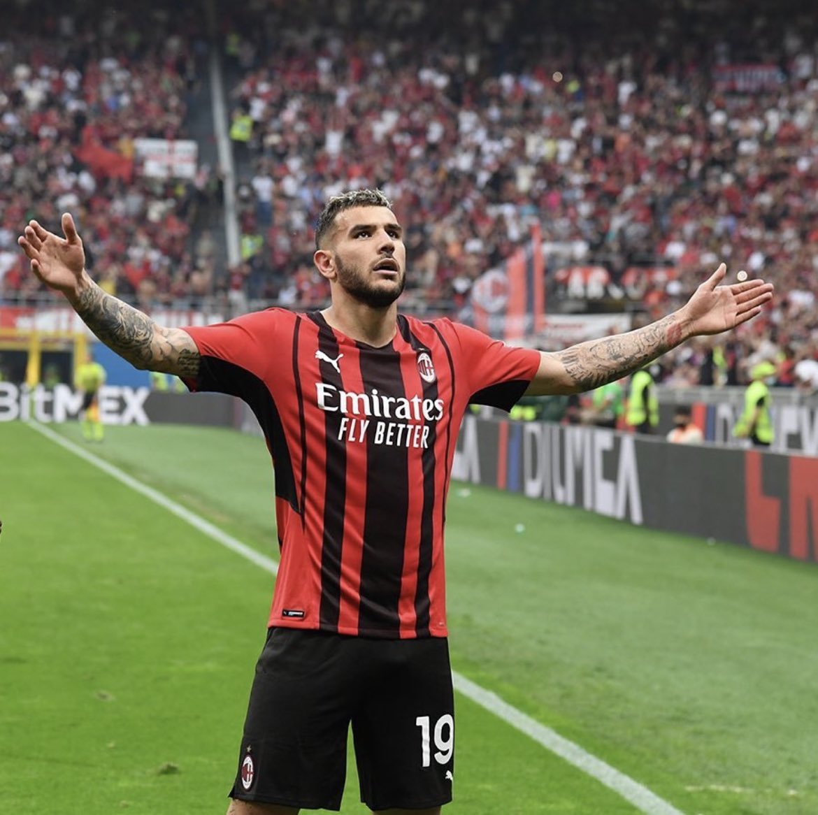 [Thread]: 10 momenti iconici di Theo Hernández con la maglia del Milan