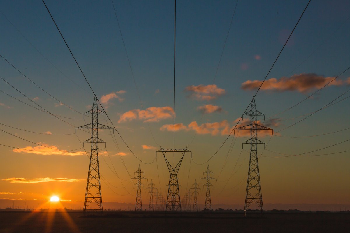 🇺🇸 Over 1,240 AI data center sites built/approved in U.S.—4× growth since 2010. But energy &amp; water strain is raising ESG flags.

Land developers: prioritize sustainable cooling and community engagement now, not later.