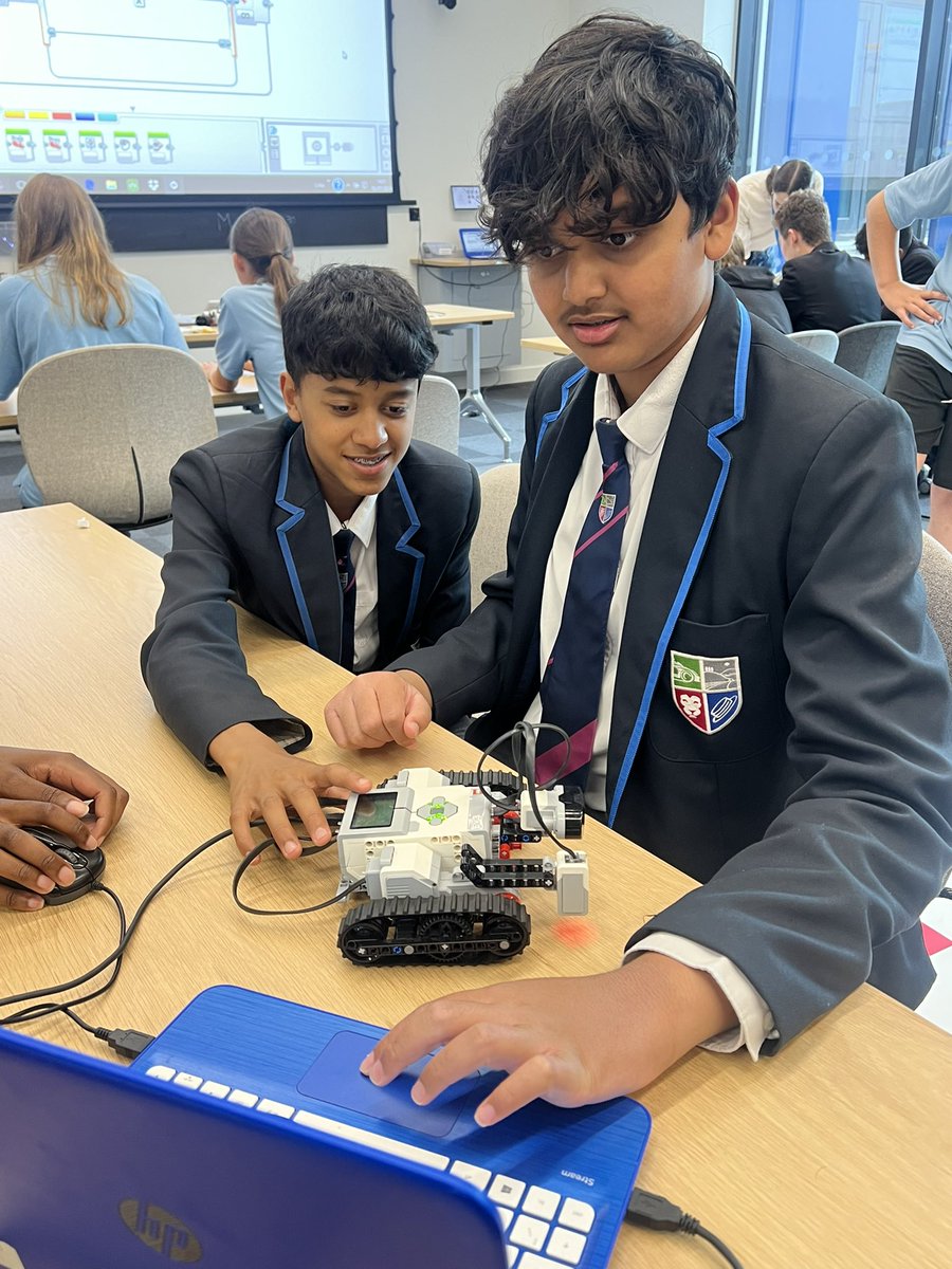 ChilternMMA's tweet image. Another win for Chiltern Academy! 🏆

Our MMA students showcased their teamwork and problem-solving skills at the Science &amp;amp; Technology Challenge Day, hosted by @mcs_projectsltd at Cambridge University.

Our students even took the top prize and are heading to the national final 👏🏼