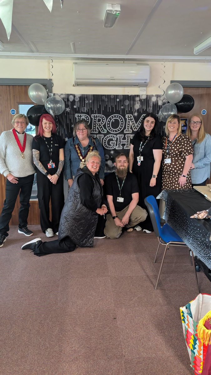 BridgendCBC's tweet image. To celebrate #WorldEnvironmentDay, @BCBCYS marked the event with an Eco Prom Night at Pencoed Youth Engagement Centre!
Councillor Melanie Evans, Pencoed Town Mayor Tracey Lyddon and Mayor Consort Sian Griffiths were also in attendance for this night full of fun and creativity