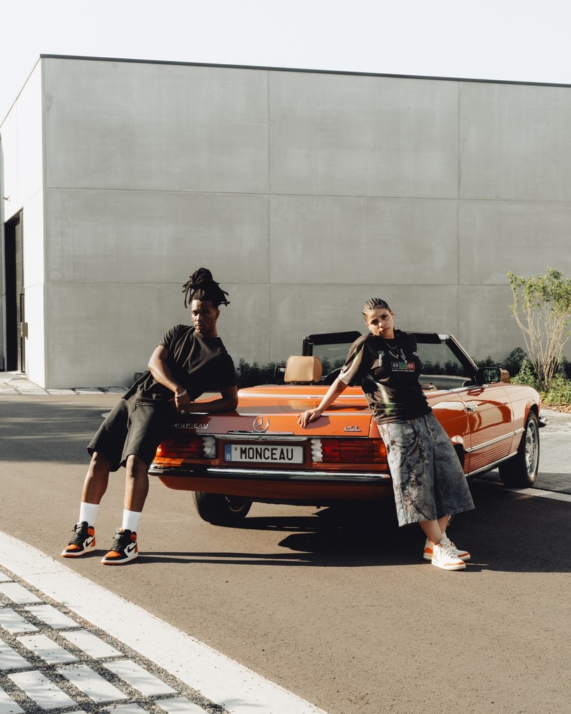 AFEWSTORE's tweet image. SHOP LINK ➡️ l8r.it/CLGz

He dunked. The backboard shattered. He walked away like nothing happened. The AJ1 ‘Shattered Backboard’ brings that same quiet confidence to the streets. 🏀 OG energy. All summer long.

#AirJordanRelease #AFEWStore #ShatteredBackboard