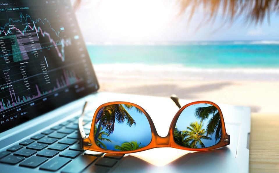 Summer Fridays are fading—companies are shifting from seasonal perks to year-round flexibility, clearer policies, and real connection.

👀 Curious how this mindset shift affects job seekers? Read more → forbes.com/sites/caroline…

#HybridWork #EmployeeExperience