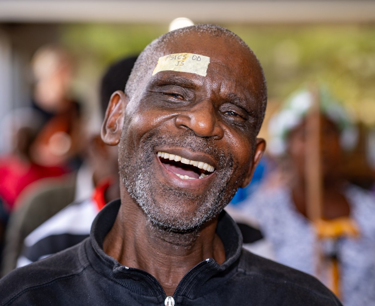 The moment sight is restored is hard to put into words.

For many patients, it means seeing loved ones clearly for the first time in years, returning to work, or simply moving through life with confidence again.

But sometimes, a smile says everything. 💙