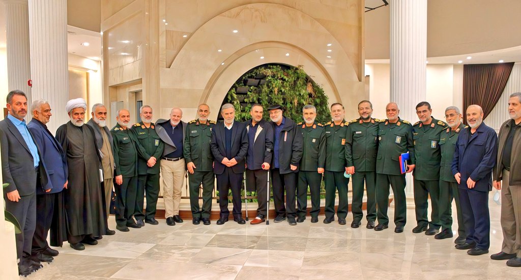وَلَا تَقُولُوا لِلَّذِينَ يُقْتَلُونَ فِي سَبِيلِ اللَّهِ أَمْوَاتٌ بَلْ أَحْيَاءٌ وَلَكِن لَّا تَشْعُرُونَ
به کسانی که در راه خدا کشته میشوند، نگویید مرده‌اند؛ بلکه آنان زنده‌اند، اما شما درک نمیکنید.
سوره بقره، آیه۱۵۴
#شهدای_اقتدار_ایران