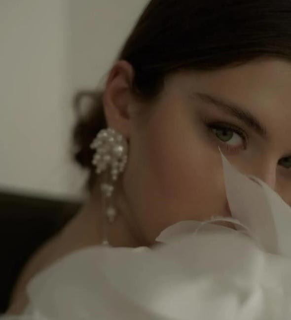 حين يحدثك أحد من قلبه لاتزن كلماته 
بميزان العقل بعض الأرواح لاتفهم 
إلا بالشعور 🤍