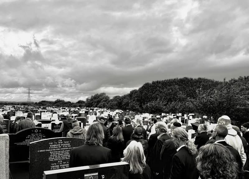 JulianLennon's tweet image. Yesterday….
Saying a final farewell, to one of my dearest friends Tracy… At her Memorial/headstone setting yesterday.
Over 30 years of laughter & tears, travel & tasting, of Love & Loss….
You’ll always be with me in Heart & Spirit & I’ll always be here for Adam too, your…