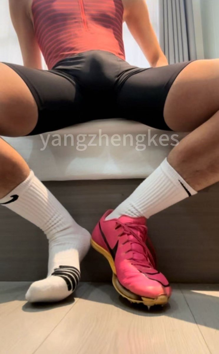 酒店里有个穿连体钉鞋的体育生会怎么样