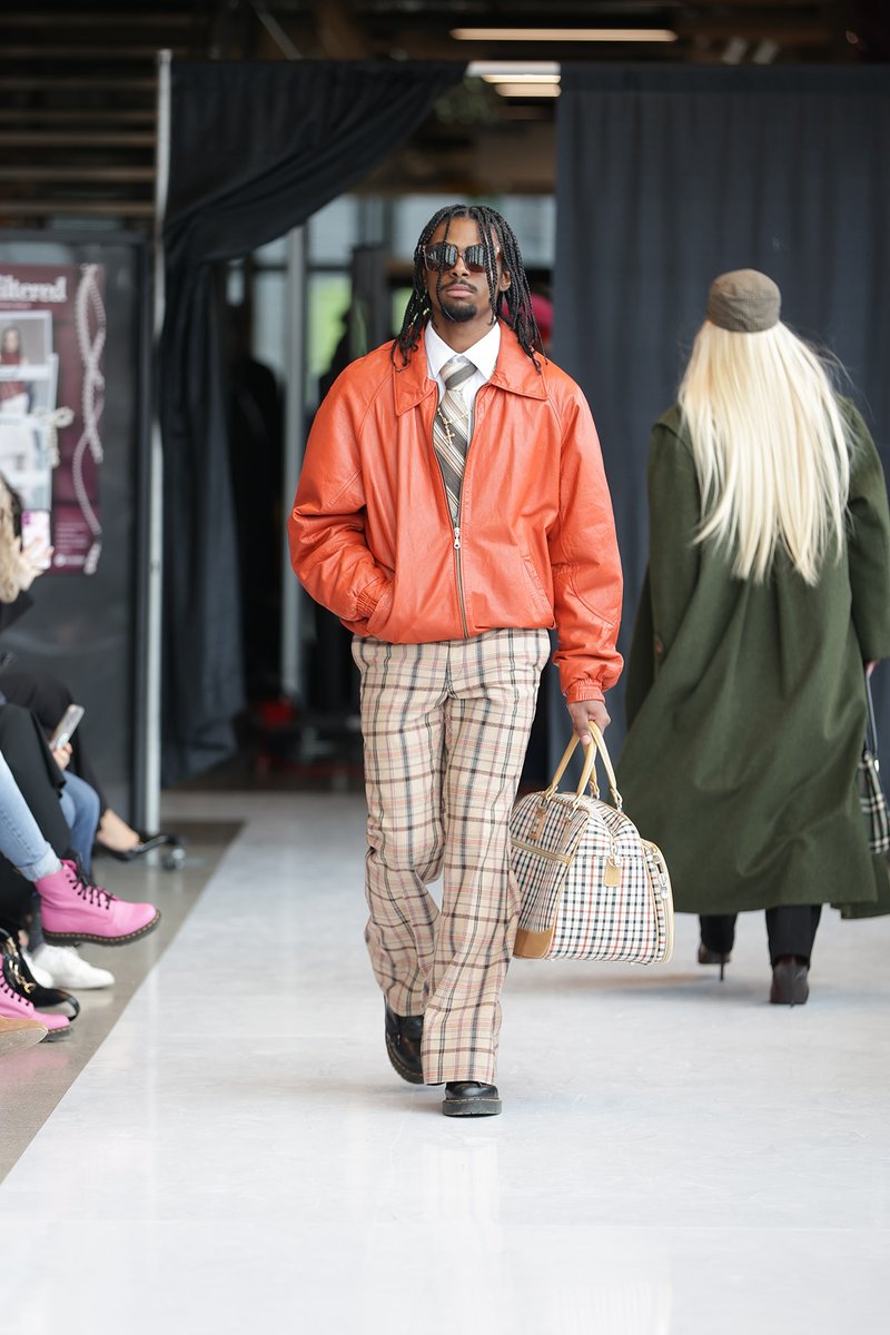 HumberToday's tweet image. Graduating @HumberPoly Fashion Arts and Business students put on quite the production with their capstone project - the Unfiltered fashion show.
Read more in Humber Today: bit.ly/40GSQ8W
@HumberBusiness