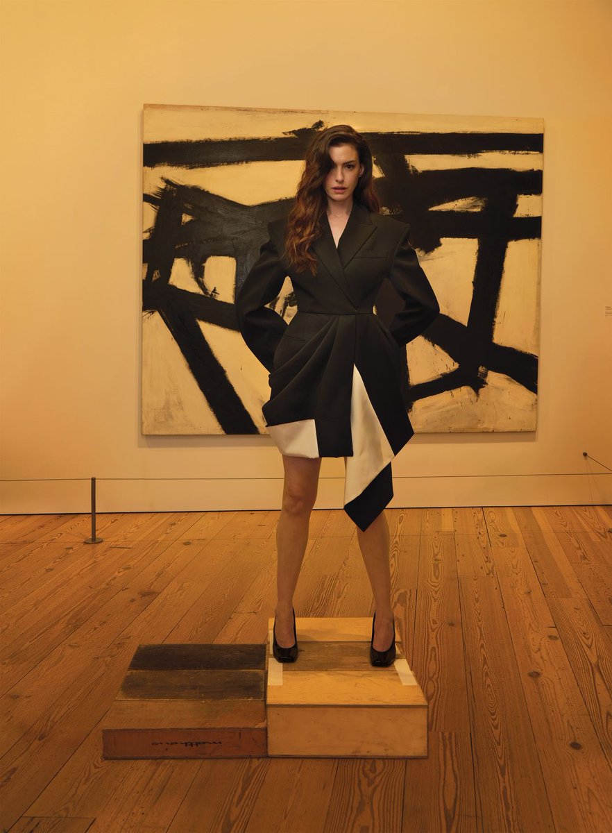 CoutureIsBeyond's tweet photo. Anne Hathaway by Annie Leibovitz, Vogue, August 2025. https://t.co/mZo63Hsxlw