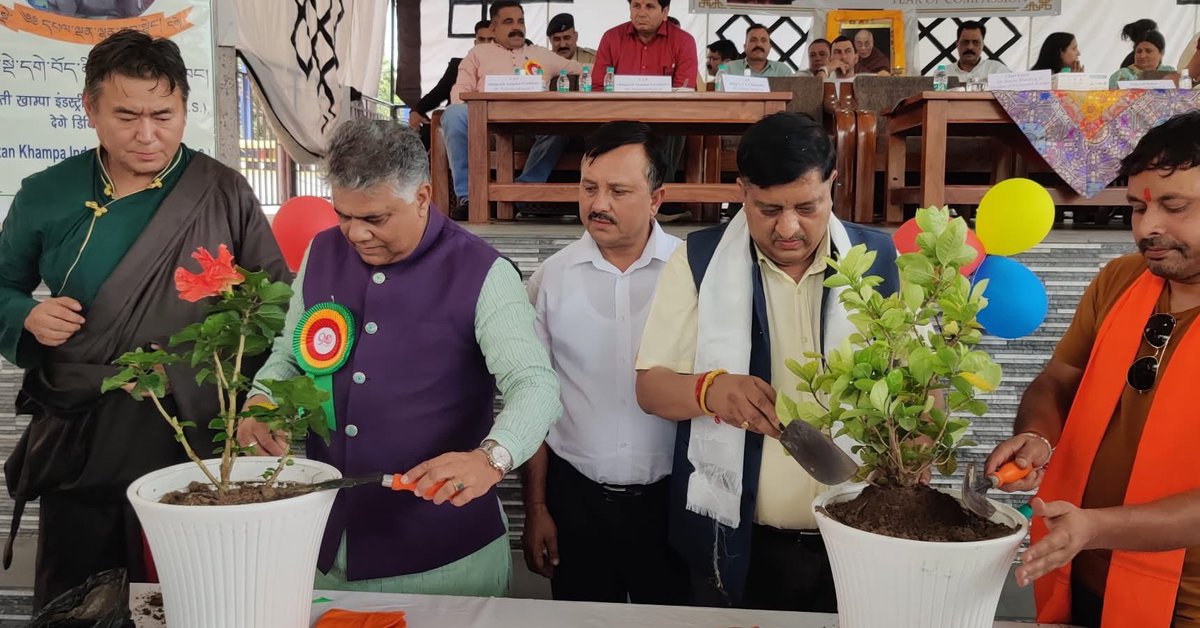 MulkhrajPremi's tweet image. तिब्बती आध्यात्मिक गुरु 14 वें दलाई-लामा के 90 वें जन्मदिन पर तिब्बती खाम्पा इंडस्टीयल सोसायटी देंगे डिवीजन बीड़ द्वारा आयोजित कार्यक्रम में बतौर विशेष अतिथि भाग लिया।
इस मौके पर माननीय लोकसभा सांसद डॉ राजीव भारद्वाज जी बतौर मुख्यातिथि उपस्थित रहे।#drrajeevbhardwaj