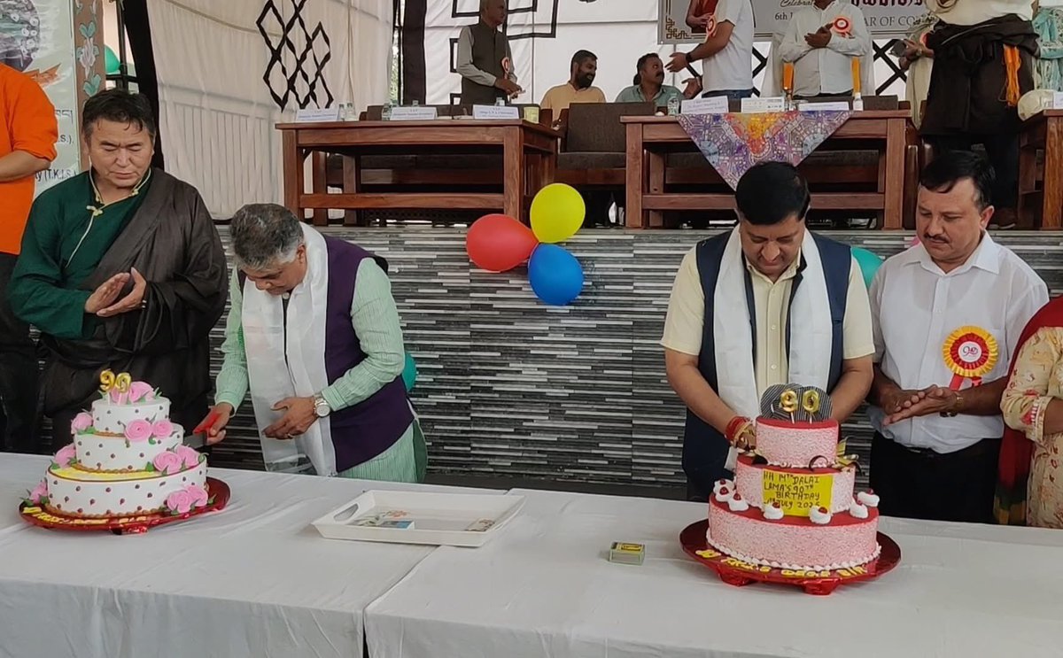 MulkhrajPremi's tweet image. तिब्बती आध्यात्मिक गुरु 14 वें दलाई-लामा के 90 वें जन्मदिन पर तिब्बती खाम्पा इंडस्टीयल सोसायटी देंगे डिवीजन बीड़ द्वारा आयोजित कार्यक्रम में बतौर विशेष अतिथि भाग लिया।
इस मौके पर माननीय लोकसभा सांसद डॉ राजीव भारद्वाज जी बतौर मुख्यातिथि उपस्थित रहे।#drrajeevbhardwaj
