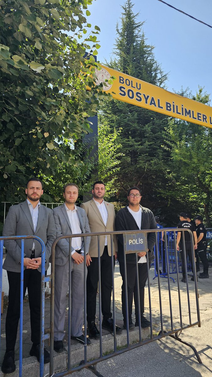 Genel Başkanımız Sayın Özgür Özel ile birlikte bugün Bolu’da yangında mahsur kaldığı otelden Annesine gönderdiği ses kaydıyla veda eden Doruk’un ve her biri ardında tarifsiz acılar bırakan 77 yurttaşımızın hayatını kaybettiği Grand Kartal Otel yangını davasındayız.

Bu bir ihmal