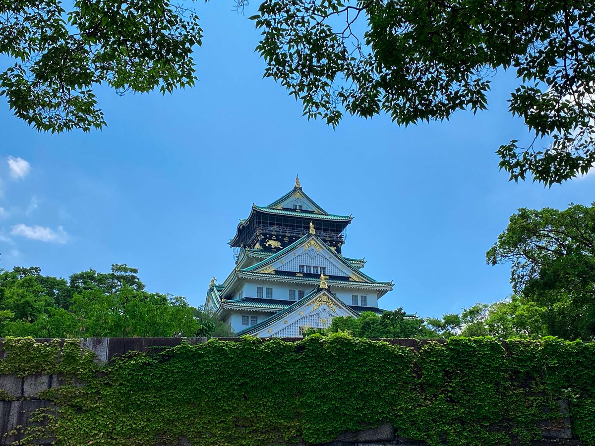 lisa_higuchi's tweet photo. Soaking up some history. @osakacastle_PR #OsakaCastle #OsakaCastleMainTower #Osaka #Japan #castle #architecture #travelphotography #travel #mondaymotivation https://t.co/EuLfM6lhAL