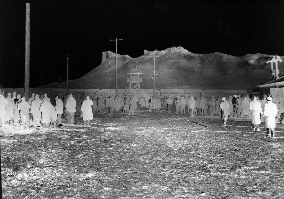 DewiLewis's tweet image. After Pearl Harbour 120,000 Japanese were sent to internment camps across the USA.
KYUGORO a new book from MAKIKO explores the experience of Japanese emigrants to the USA between the late 19th century and post-war, many of whom ended up in these camps. mailchi.mp/dewilewispubli…