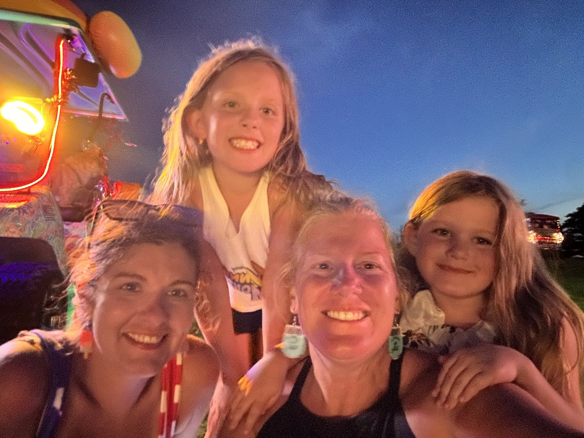 lorrie142's tweet photo. When you actually have your ducks in a row finally !!! Family Fourth of July at camp @LoneOakCG #locweeklyphoto https://t.co/2uTmi1gKb7