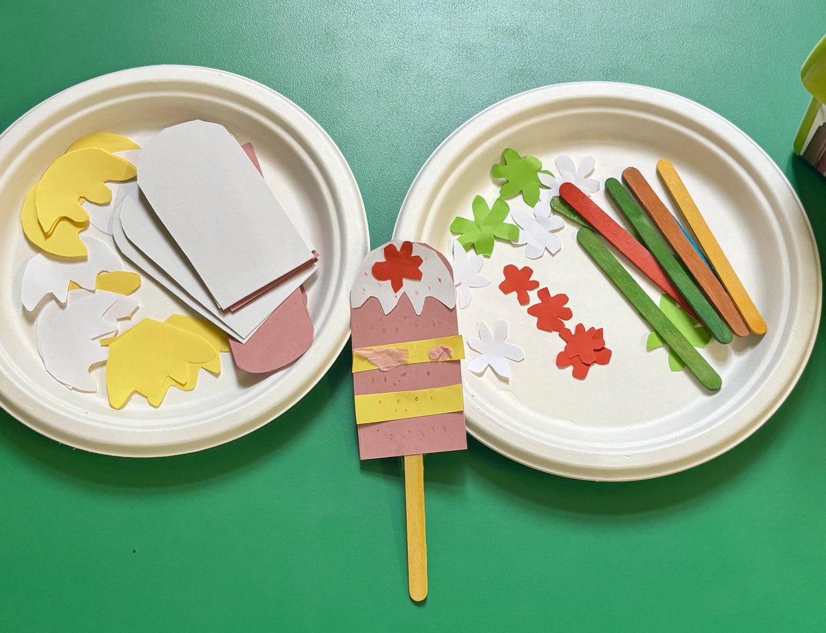 CharltonLib's tweet image. Last week children at #CharltonLibrary made ice lollies using different colours, textures and shapes at #LibraryFunClub! 🍭 Join us every Saturday from 10.30-11.30am to make and create, browse and borrow books 📚 #LoveYourLibrary