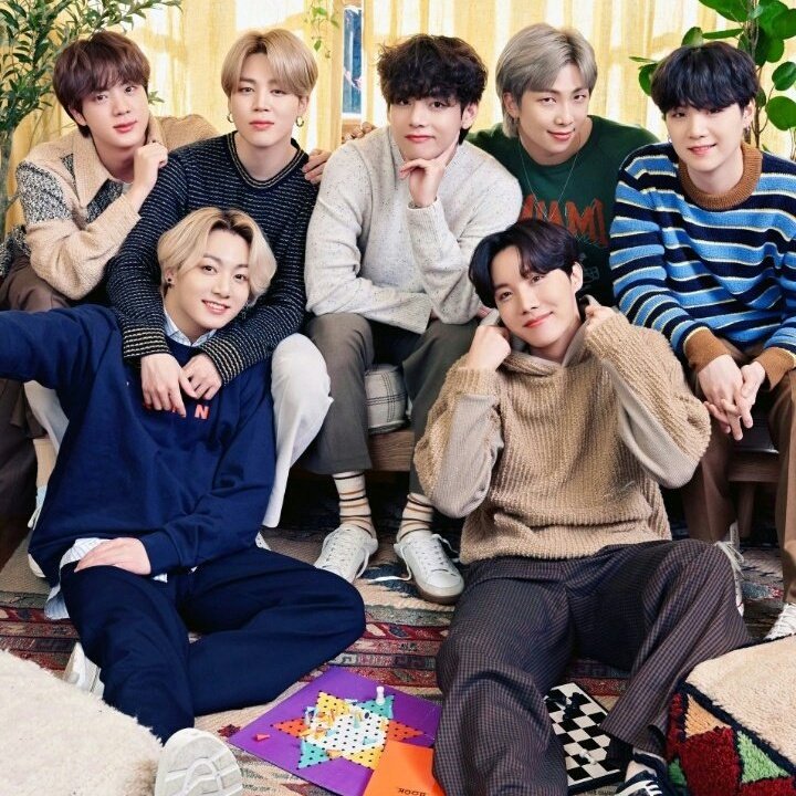BTSquadPress's tweet photo. [INFO]📰

Se ha informado que BTS da comienzo a los preparativos a gran escala para su álbum. Se reunirán como grupo completo en Estados Unidos y comenzarán un campamento de canciones. Por ahora se sabe que BTS no regresará a Corea del Sur hasta dentro de dos meses [...] https://t.co/bsIbOio1UG