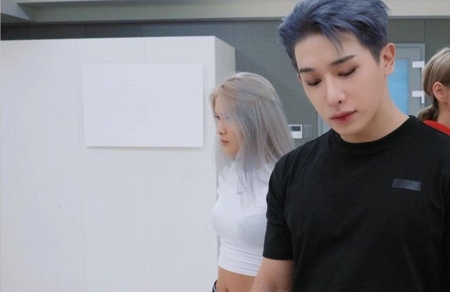themalificent's tweet image. From the Starship sign being covered up, to blurred, to being off to the side, and now fully in the center right behind him - wow the progress, the strides, the breakthroughs we've made