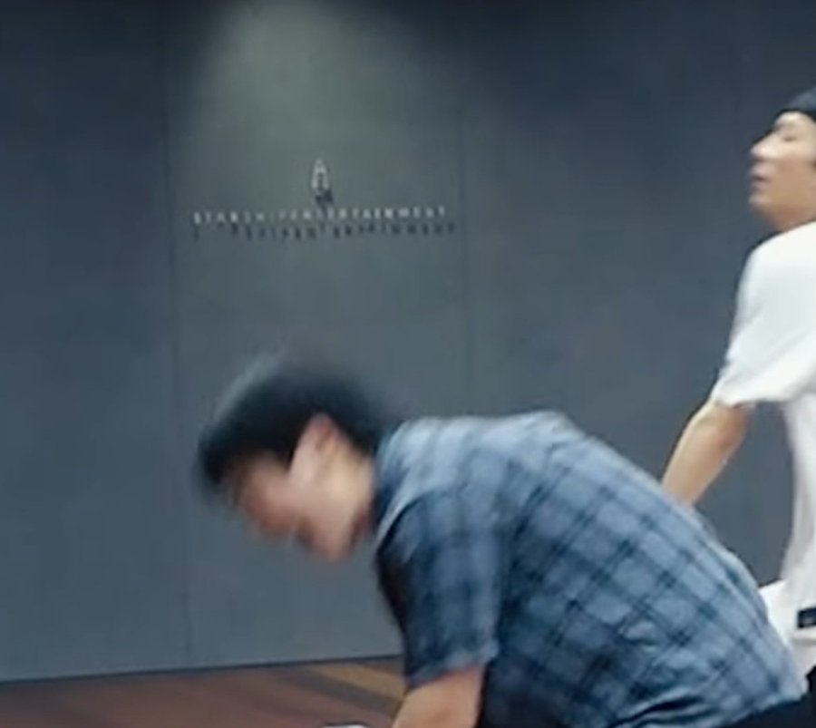 themalificent's tweet image. From the Starship sign being covered up, to blurred, to being off to the side, and now fully in the center right behind him - wow the progress, the strides, the breakthroughs we've made