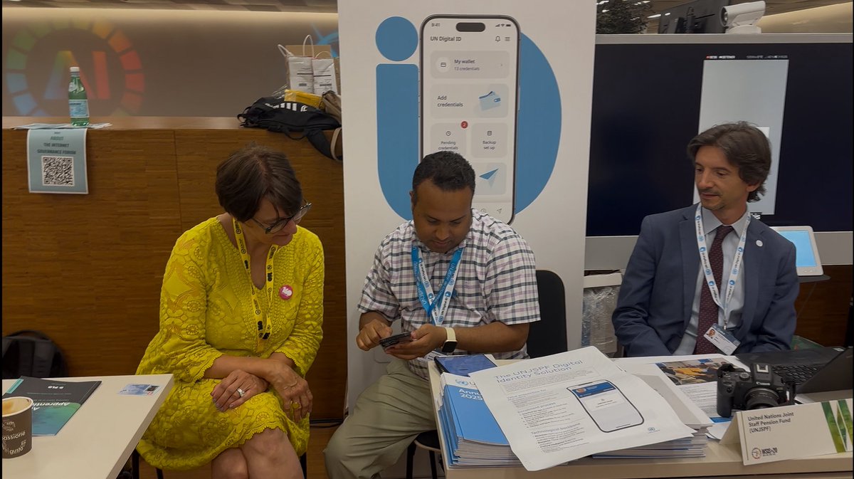 diplomirko's tweet image. Another live #DCE enrollment at #WSIS Geneva! 

🔗 More on the #UNJSPF Digital Certificate of Entitlement: unjspf.org/for-clients/di…