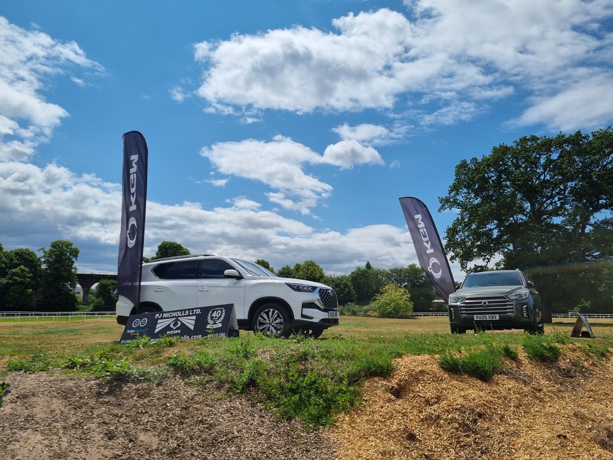 PJ Nicholls Ltd | Cars & Commercials (@pjnauto) on Twitter photo 👀 Can you spot them?
Our KGM Rexton and Saracen Plus are up on the tump at <a href="/WorcesterRaces/">Worcester Racecourse</a> for an afternoon of summer racing 🏇☀️
Enjoy the races, and see our standout vehicles on display!
#KGM #Rexton #Saracens #WorcesterRacecourse #SummerRacing #worcester 👀 Can you spot them?
Our KGM Rexton and Saracen Plus are up on the tump at <a href="/WorcesterRaces/">Worcester Racecourse</a> for an afternoon of summer racing 🏇☀️
Enjoy the races, and see our standout vehicles on display!
#KGM #Rexton #Saracens #WorcesterRacecourse #SummerRacing #worcester
