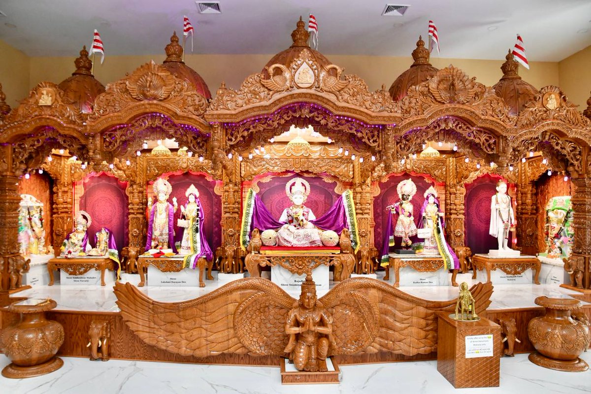 kashtbhanjandev's tweet image. પરમ પૂજ્ય શ્રી હરિપ્રકાશદાસજી સ્વામી, હાલમાં અમેરિકા અને કેનેડાના સત્સંગ વિચરણ પર છે. આ યાત્રા દરમિયાન, તેઓ ત્યાં વસતા હરિભક્તોનો અપાર પ્રેમ અને ભાવ સ્વીકારી રહ્યા છે.
#sabha #swaminarayan #hariprakashswami #salangpur