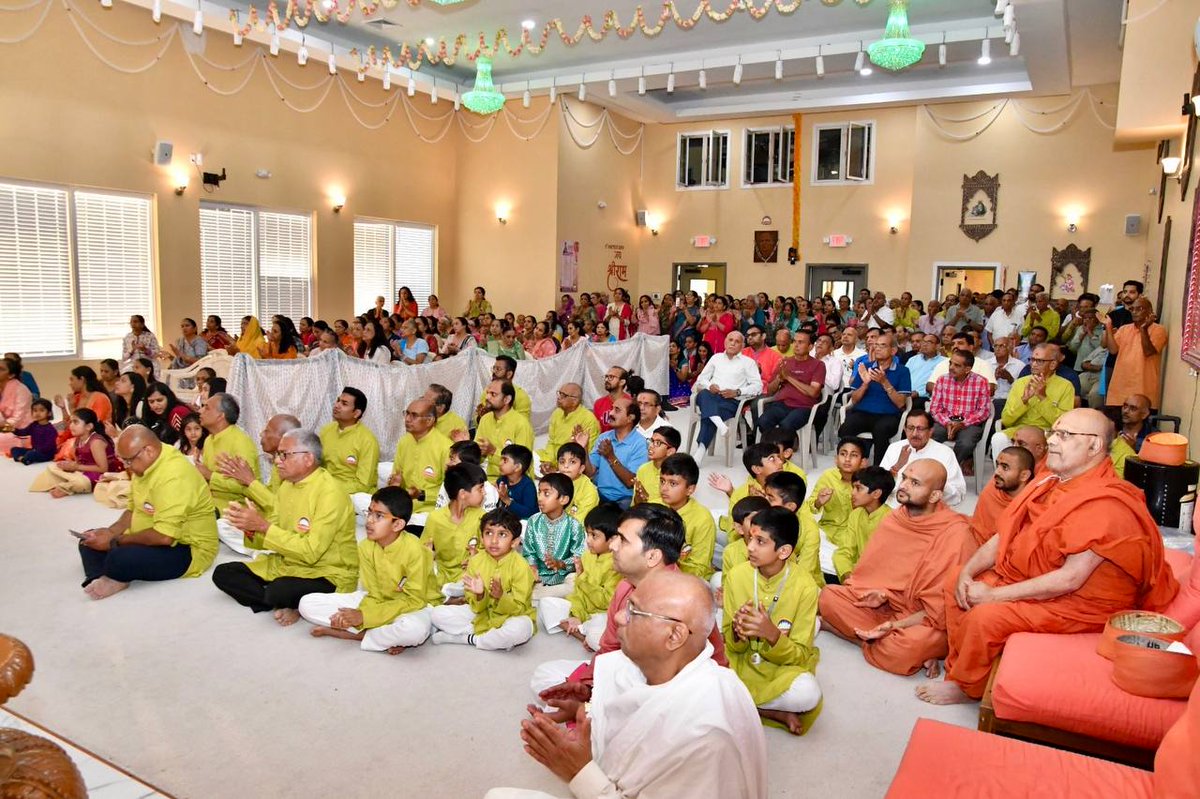 kashtbhanjandev's tweet image. પૂજ્ય સ્વામીશ્રી વિવિધ સ્થળોએ પધરામણી, કથા અને સભાઓનું આયોજન કરી રહ્યા છે. આ પ્રસંગો થકી, તેઓ સમસ્ત હરિભક્તોને સાળંગપુર વાસી શ્રી કષ્ટભંજનદેવ હનુમાનજી મહારાજ અને વડતાલ વાસી શ્રી હરિકૃષ્ણ મહારાજના દિવ્ય મહિમાનું ગાન કરાવી રહ્યા છે.
#sabha #swaminarayan #hariprakashswami #salangpur