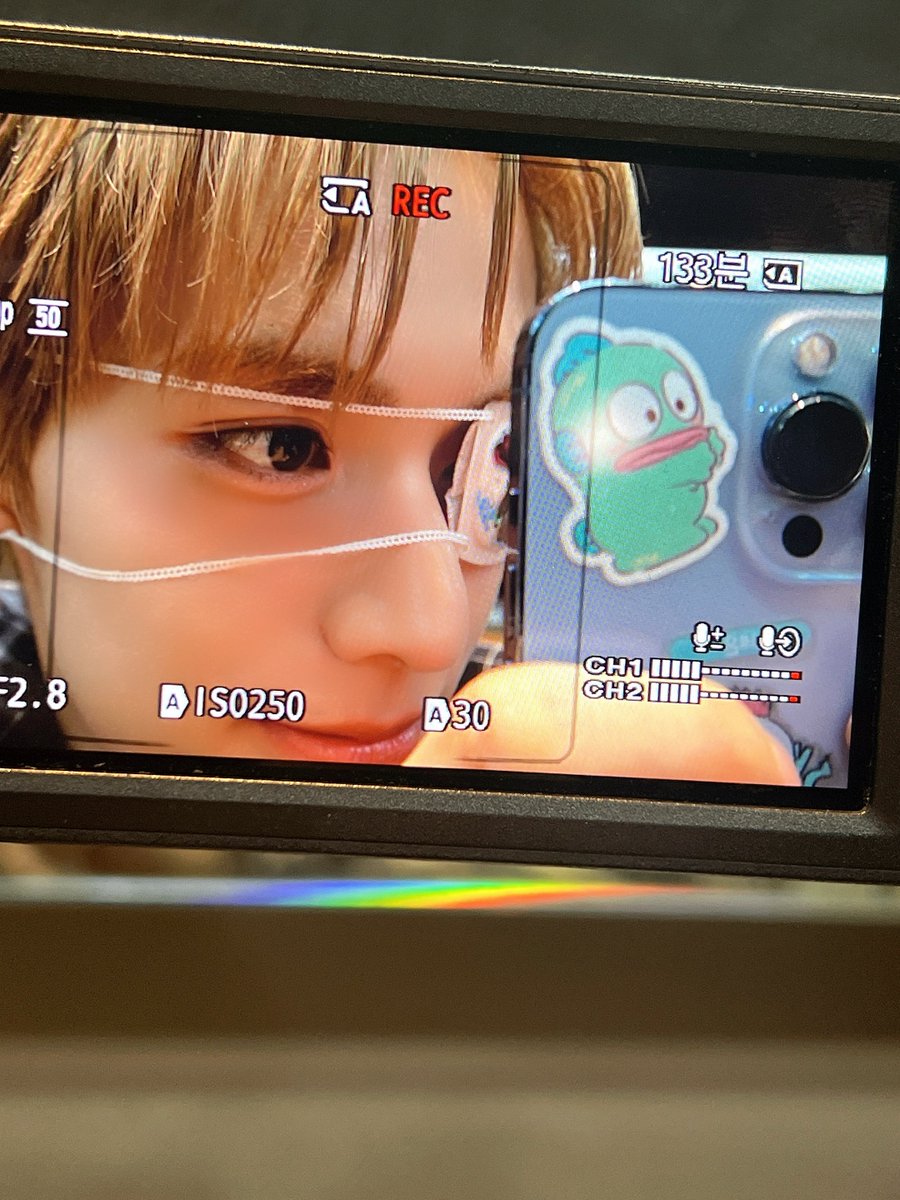 jinsim_to_js's tweet photo. 안대 셀카 ㄴㅁ 쭈아 >.< // https://t.co/1mBHgQyBSS