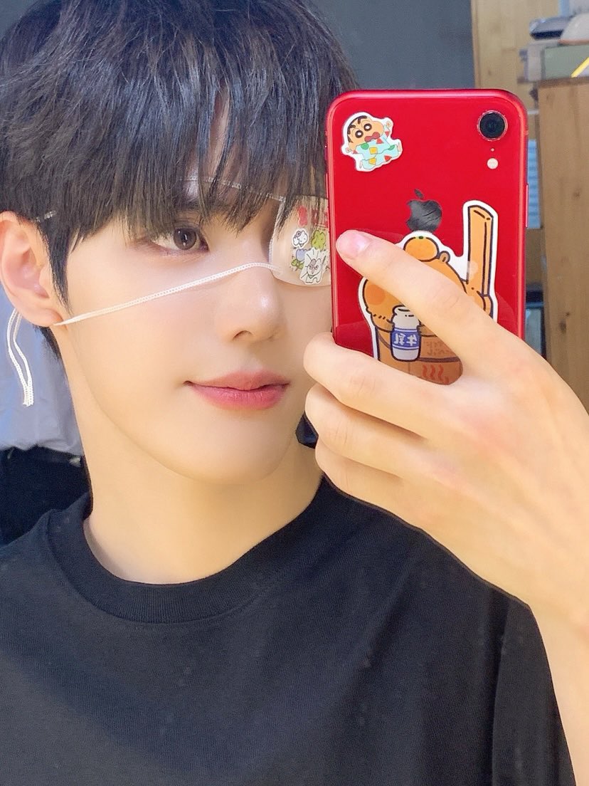 jinsim_to_js's tweet photo. 안대 셀카 ㄴㅁ 쭈아 >.< // https://t.co/1mBHgQyBSS
