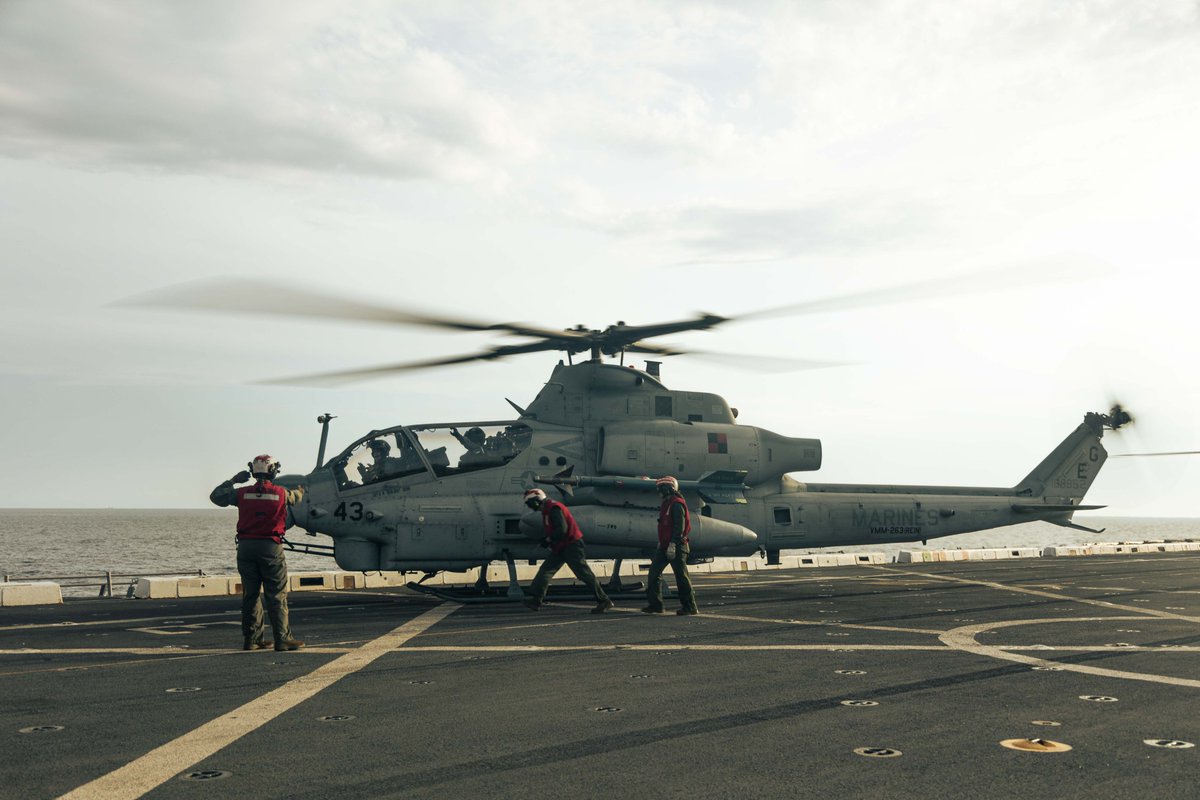 22nd_MEU's tweet image. Cobras on Deck
@USMC with #22dMEUSOC and @USNavy with the #USSSanAntonio, conduct AH-1Z Cobra flight operations during COMPTUEX, while underway in the Atlantic Ocean. COMPTUEX, refines tactics, techniques, and procedures to enhance readiness and lethality as a unified team.