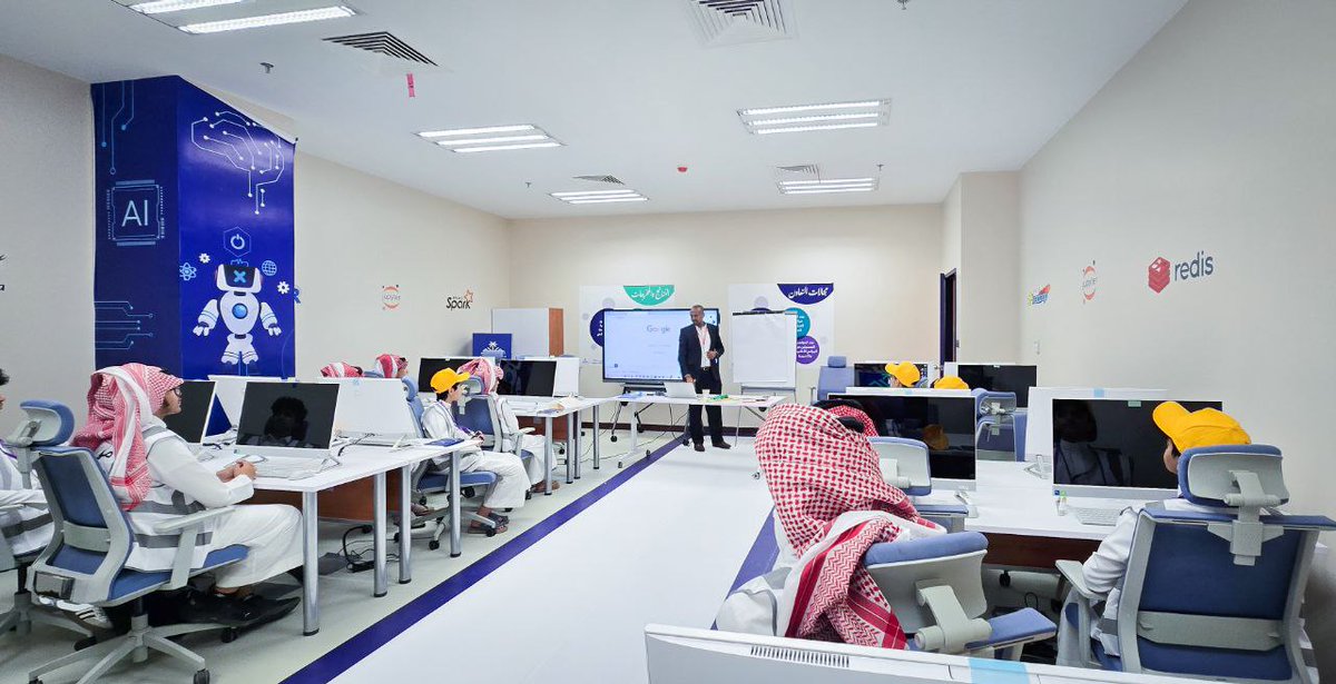 safkku's tweet image. في أسبوعه الثاني، يواصل برنامج #موهبة_الإثرائي_الأكاديمي فعالياته في #جامعة_الملك_خالد، بتنظيم من #عمادة_شؤون_الطلاب و @mawhiba وسط بيئة تعليمية محفزة تُسهم في بناء مهارات الطلبة في مجالات حماية الفضاء السيبراني، وتحليل البيانات، وتطبيقات الذكاء الاصطناعي، والتحقيق الجنائي…