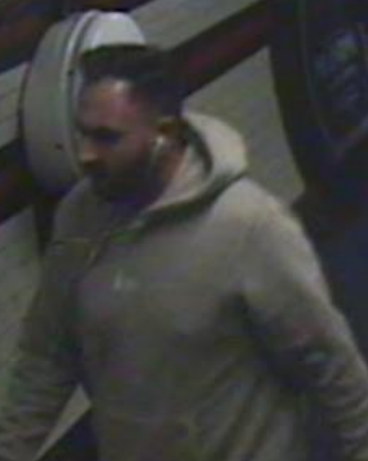 BTPCasey's tweet image. Recognise this man?
Detectives would like to speak to him as he may have information helpful to their investigation into an assault at Holloway Road Underground station in May.
Have info? Text 61016, quoting reference 569 of 21 May.
Read more: spkl.io/6005AD6AF