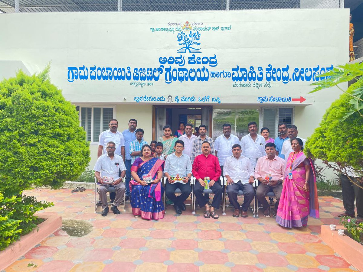 mopr_goi's tweet image. Shri Sushil Kumar Lohani, Additional Secretary, Ministry of Panchayati Raj, visited Neelasandra Gram Panchayat in Channapatna Block, Ramanagara District, alongwith the CEO, Zilla Panchayat Ramanagara, and other senior officers.

He reviewed the implementation of various