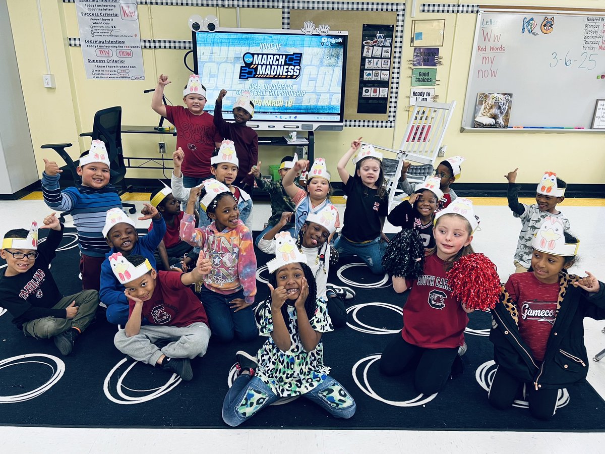 hannahjane29162's tweet photo. @CoachSBeamer @dawnstaley  
Our class is FULL ON GAMECOCK FANS! Think we could get a class set of 25 cocky towels?!? https://t.co/KP7yDCzbf3