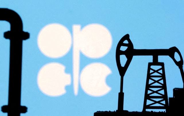 SimonHarri50956's tweet photo. Brent dips ~0.5% to $68, pressured by OPEC+'s surprise August supply boost (548k bpd) and fresh U.S. tariff uncertainty ahead of the August 1 deadline. Expect sideways or downside movement if demand doesn't pick up. #Oil #Bearish #OPEC #TradeRisk https://t.co/diW0uLv1UH
