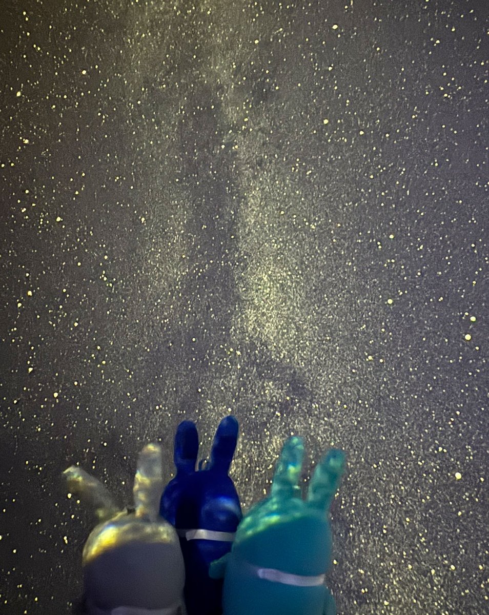 tsukiuta1's tweet image. 〈しばらく経って...〉
涙「毎日こんなに暑いと僕たちも機械の身体が欲しくなっちゃうよね、、、あ、隼は機械じゃないのにエアコン完備だった、ズルい」
隼「ふふ。だって僕は魔王様だからね♪
あ、海ただいまー」
涙「ただいま」
海「おう、おかえり!」
隼「それじゃあ行こうか?」…